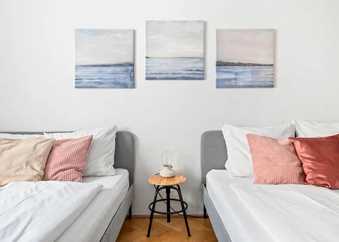 2 Bedroom In Neubau, 6 Min To Center