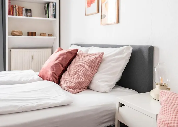 2 Bedroom In Neubau, 6 Min To Center דירה *