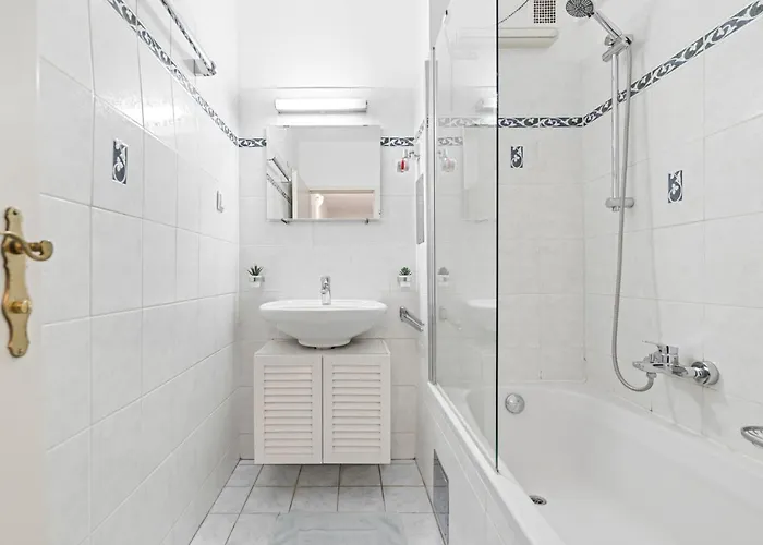 2 Bedroom In Neubau, 6 Min To Center דירה *