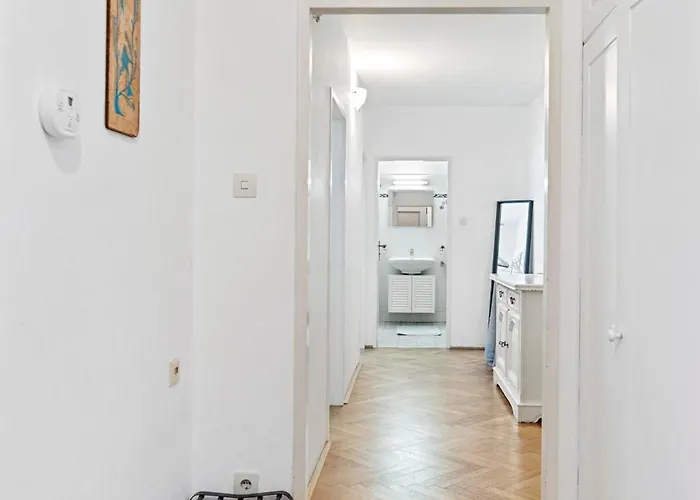 דירה 2 Bedroom In Neubau, 6 Min To Center *