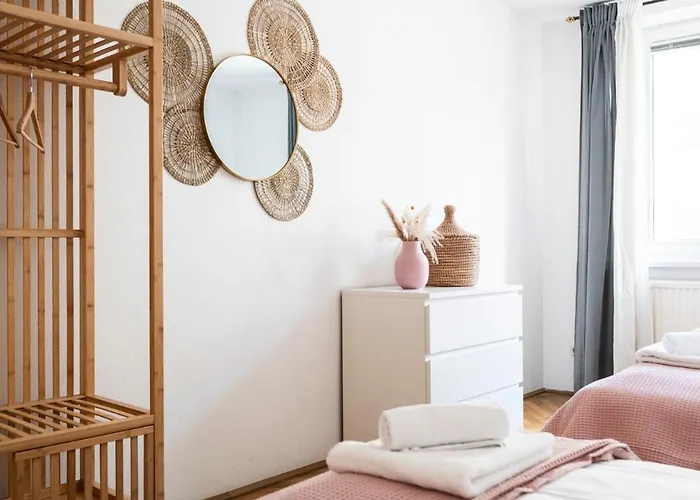 דירה 2 Bedroom In Neubau, 6 Min To Center