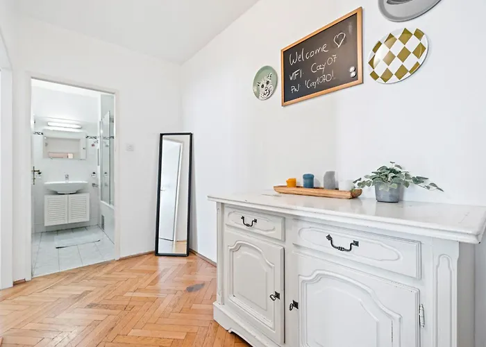2 Bedroom In Neubau, 6 Min To Center