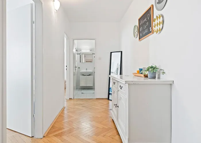 דירה 2 Bedroom In Neubau, 6 Min To Center *